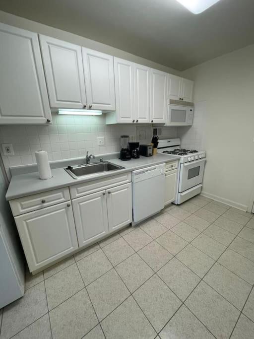 Charming Apartment At Crystal City With Amazing Amenities Arlington Eksteriør billede
