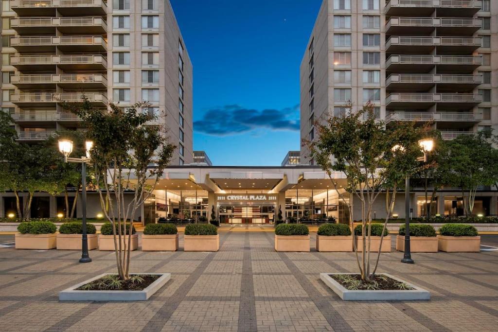 Charming Apartment At Crystal City With Amazing Amenities Arlington Eksteriør billede