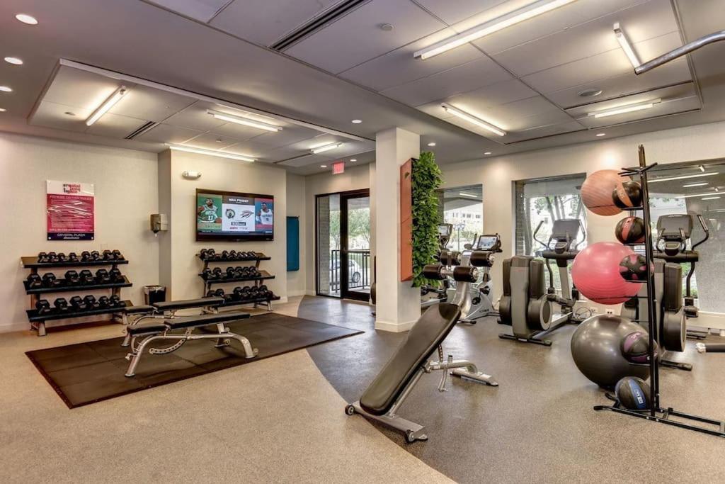 Charming Apartment At Crystal City With Amazing Amenities Arlington Eksteriør billede