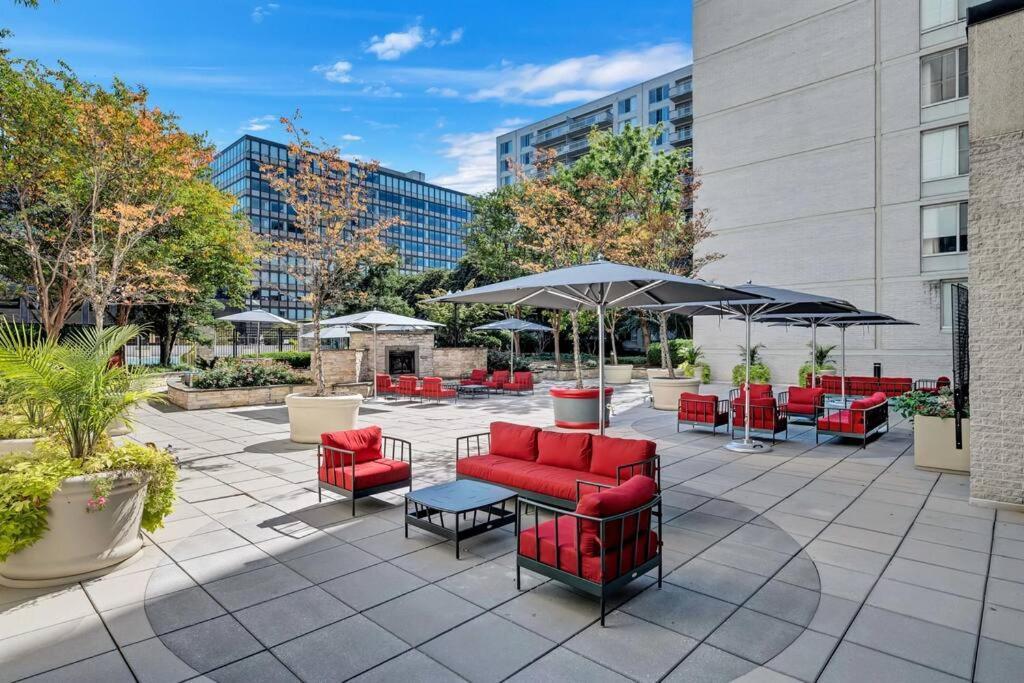 Charming Apartment At Crystal City With Amazing Amenities Arlington Eksteriør billede