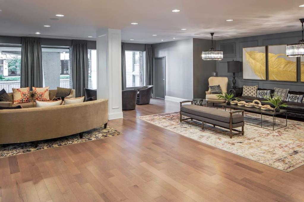 Charming Apartment At Crystal City With Amazing Amenities Arlington Eksteriør billede